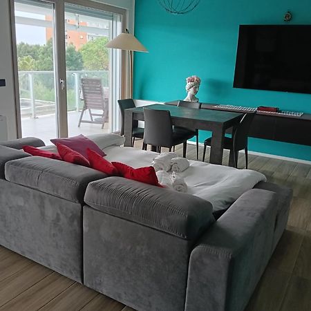 Kind Park - Sleek Apartment With Terrace & Parking 바리 외부 사진